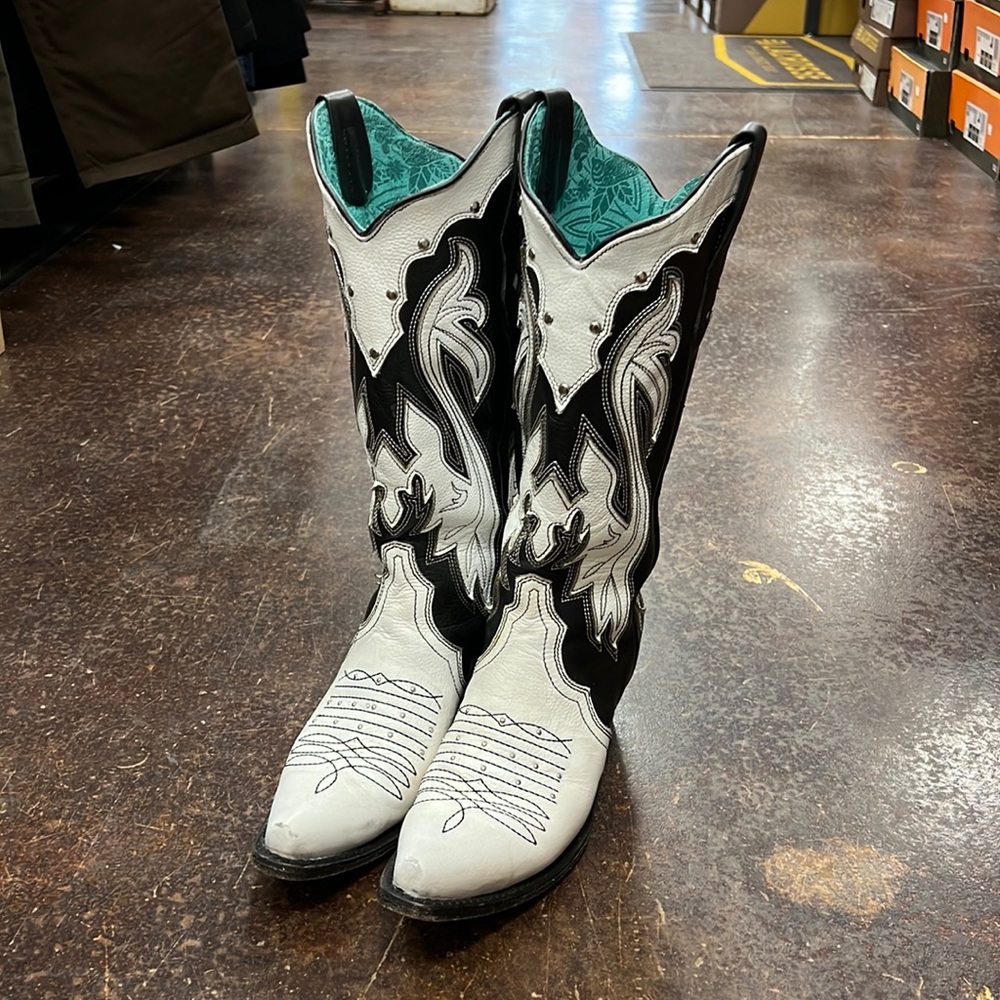 Corral Boots style Z5014 size 8